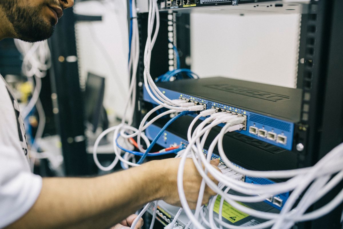 kiểm tra và theo dõi tình trạng hoạt động của switch
