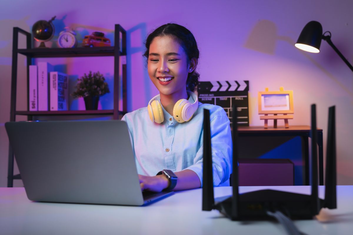 modem wifi được xem là cầu nối để truyền và nhận nhận gói internet từ nhà mạng cung cấp