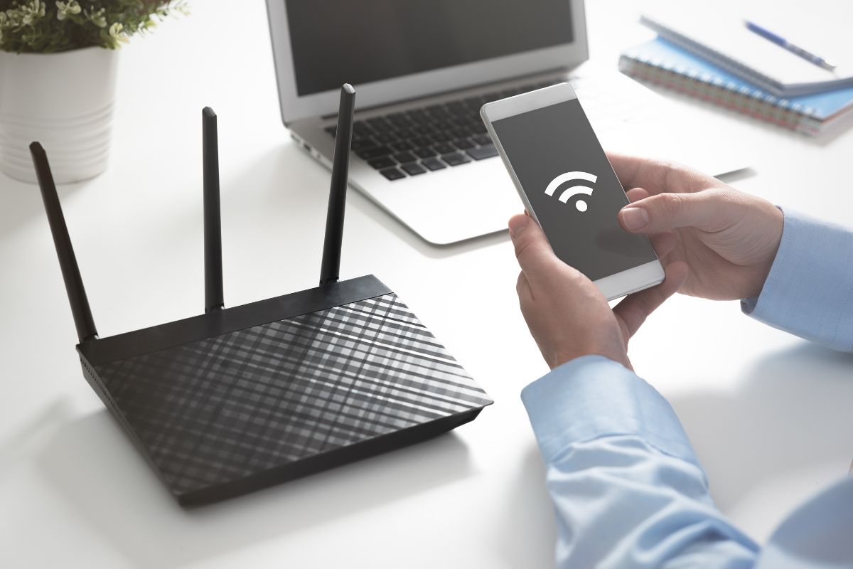 router wifi có nhiệm vụ chính là phát wifi đến mọi thiết bị
